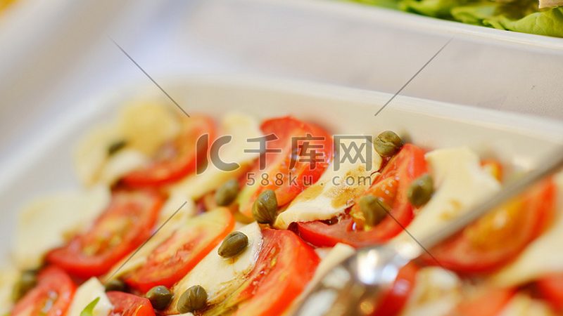 面包口感松软的秘密：面粉的选择与处理技巧**